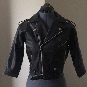 Cropped leather black biker